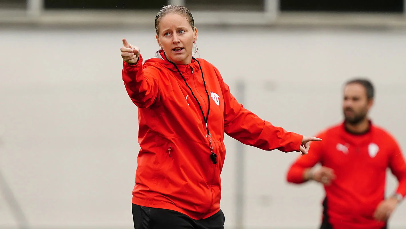 Jogadoras do AC Milan reunidas em campo